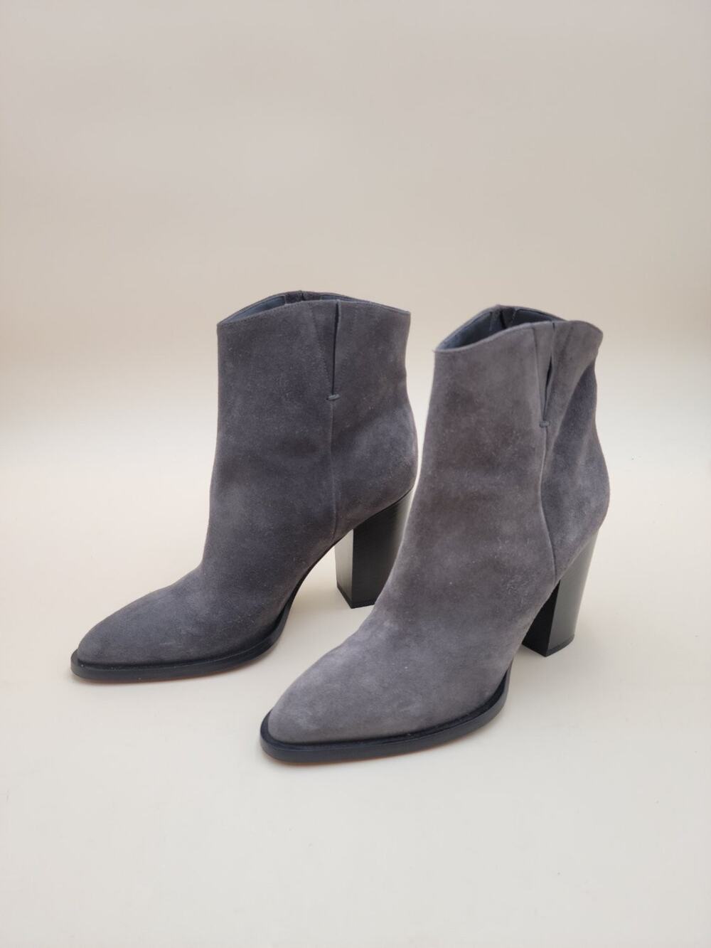 Vince Gray Suede Ankle Boots Women's 7M Pointed Toe Block Stacked Heel Italy 37